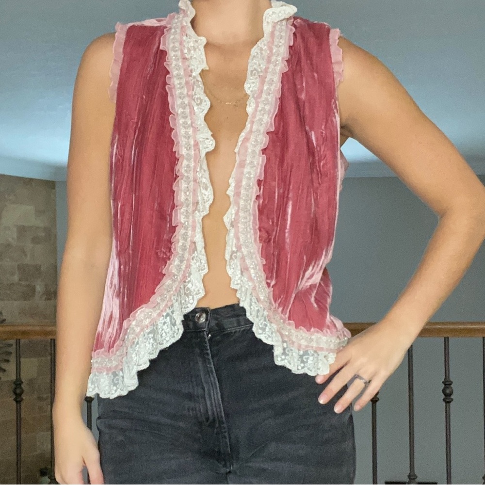 Vintage velvet and lace pink vest - super 70s vibe
